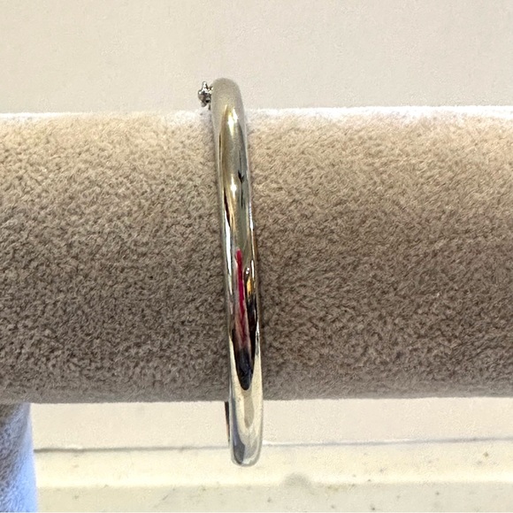 New Bracelet- made with Swarovski elements/ crystals- silver hinged bangle - Picture 12 of 15